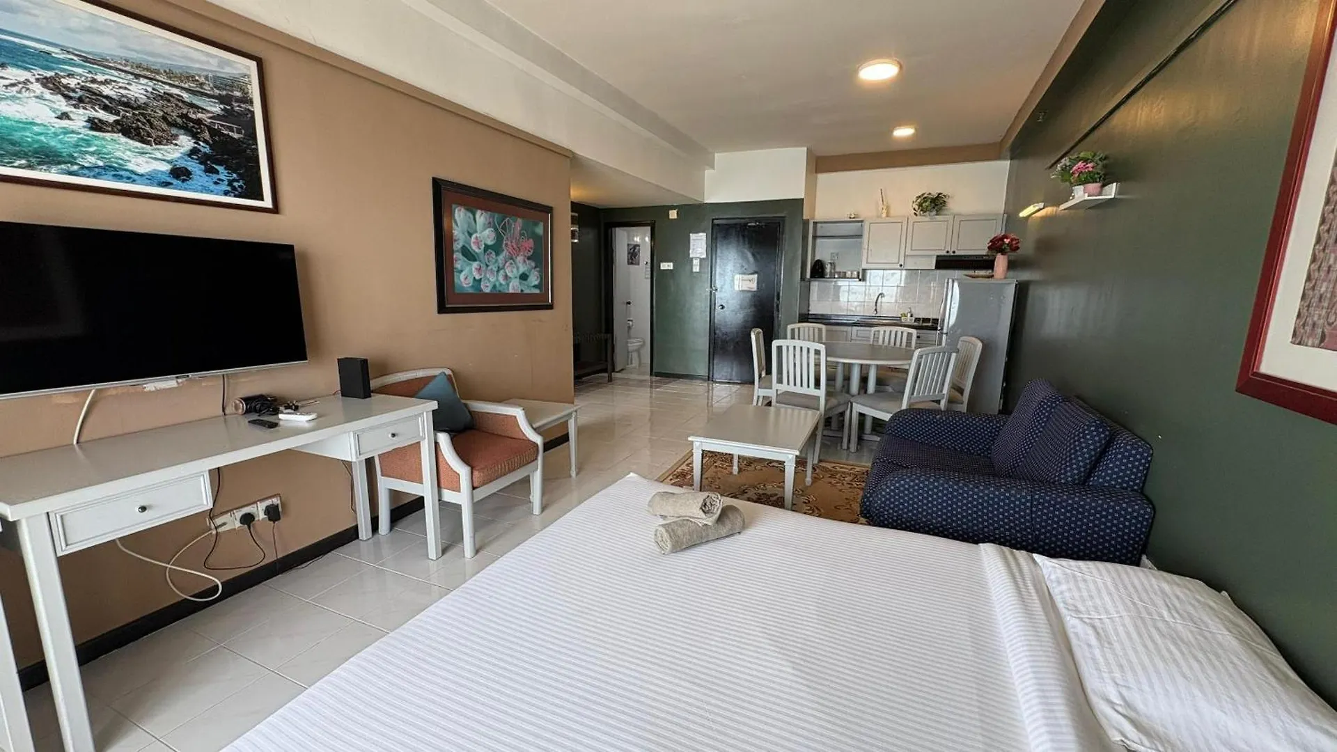Sky Beach Resort Tanjung Bungah  Maleisië